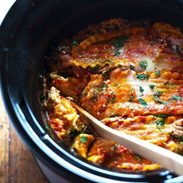 Super Easy Skinny Veggie Crockpot Lasagna - a handful of simple ingredients for a healthy family dinner. | https://natural-los.today