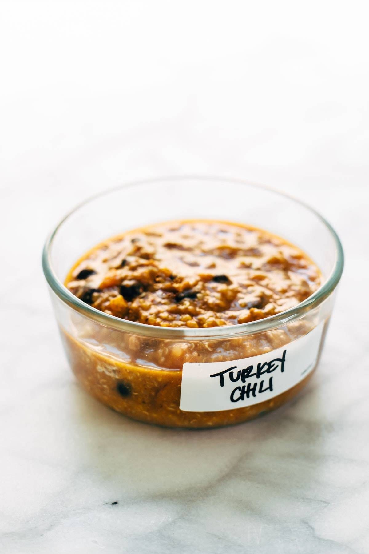 Sweet Potato Turkey Chili - just five basic ingredients for this delicious real food chili recipe! Sweet potatoes, black beans, turkey, onions, and spices. | pinchofyum.com Sweet Potato Turkey Chili - just five basic ingredients for this delicious real food chili recipe! Sweet potatoes, black beans, turkey, onions, and spices. | pinchofyum.com