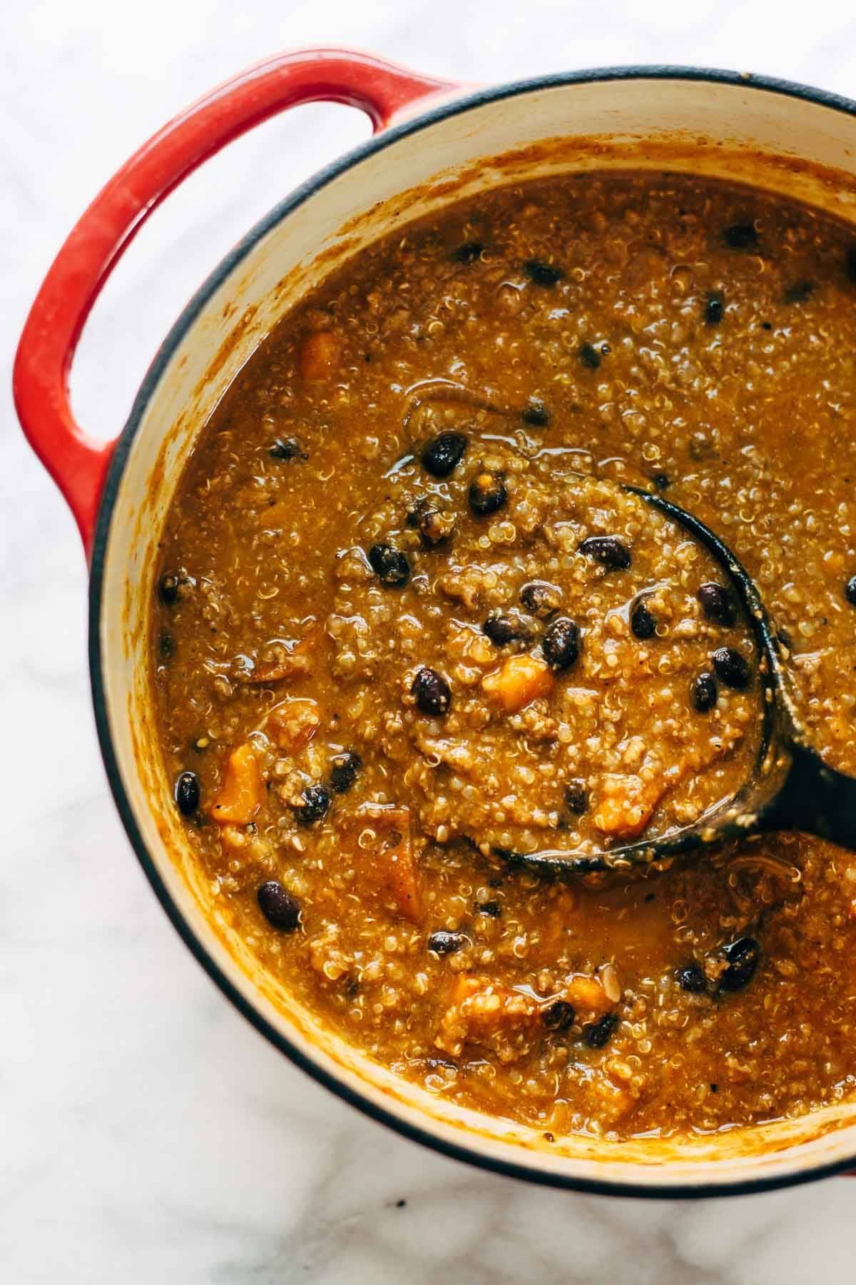 Sweet Potato Turkey Chili - just five basic ingredients for this delicious real food chili recipe! Sweet potatoes, black beans, turkey, onions, and spices. | pinchofyum.com Sweet Potato Turkey Chili - just five basic ingredients for this delicious real food chili recipe! Sweet potatoes, black beans, turkey, onions, and spices. | pinchofyum.com